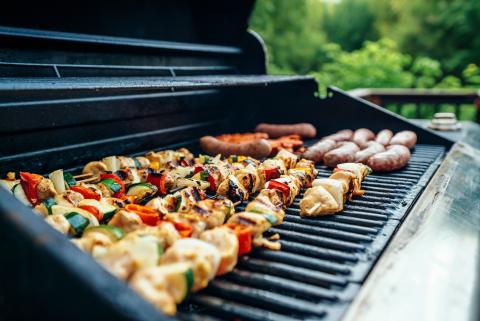 https://seniornewsforil.net/Grilling%20mistakes%20can%20be%20costly;%20stay%20safe%20during%20cookout%20season.jpg